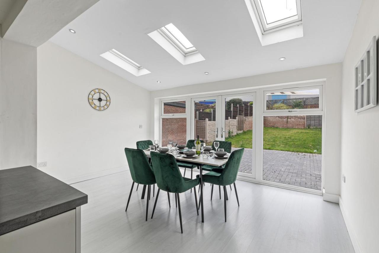 Tipton 3 Bedroom House Garden Sleeps 7 - Jrr Stays Coseley Exterior photo