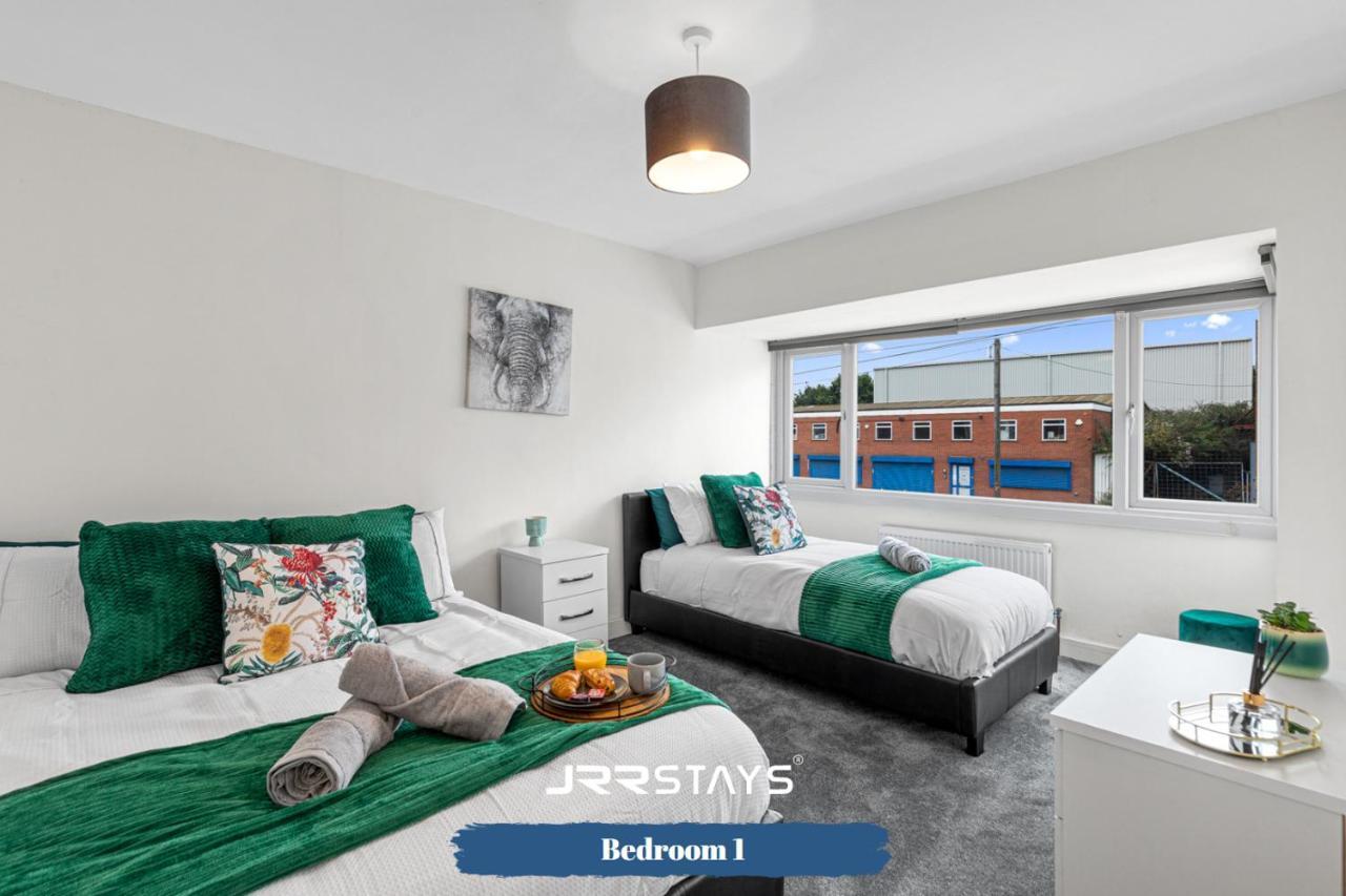 Tipton 3 Bedroom House Garden Sleeps 7 - Jrr Stays Coseley Exterior photo