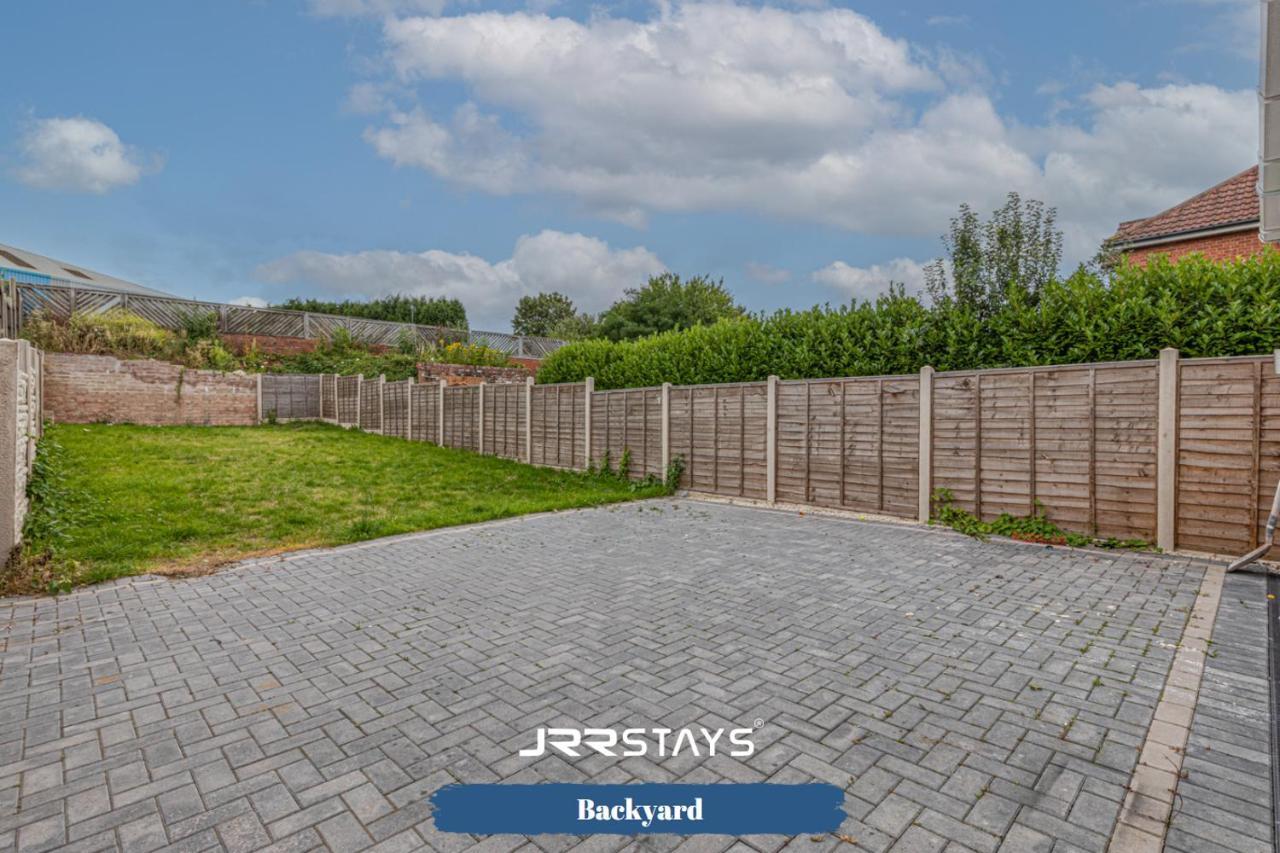 Tipton 3 Bedroom House Garden Sleeps 7 - Jrr Stays Coseley Exterior photo